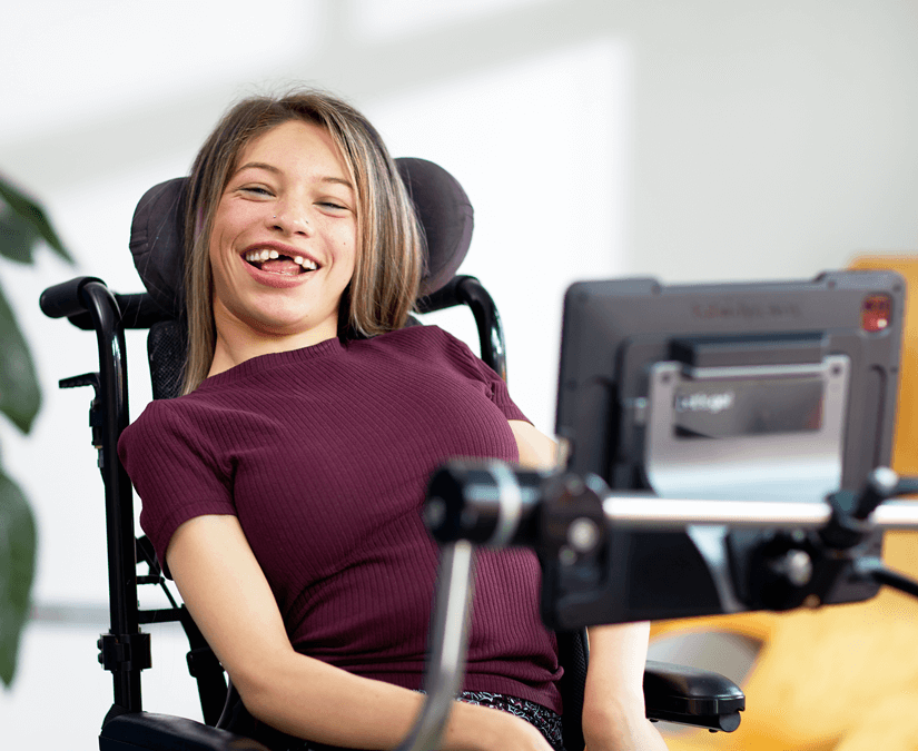 En ung kvinna använder TD Pilot